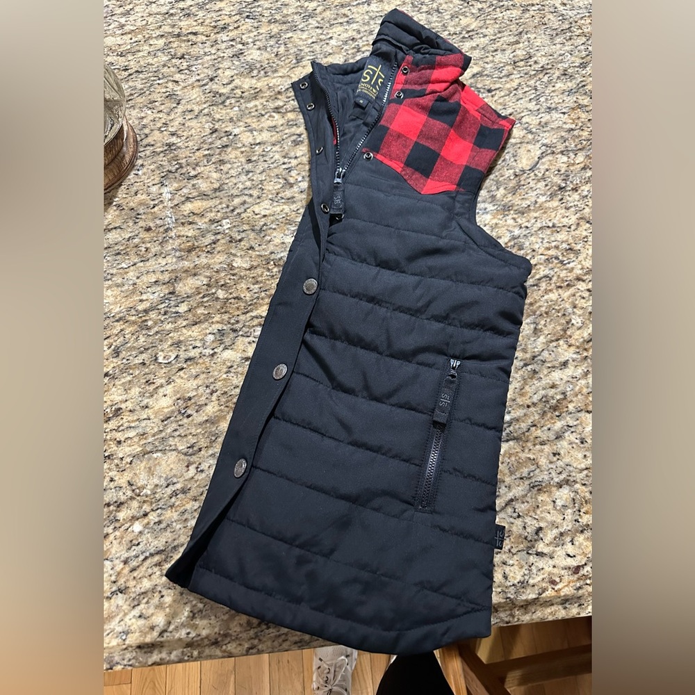 sts vest